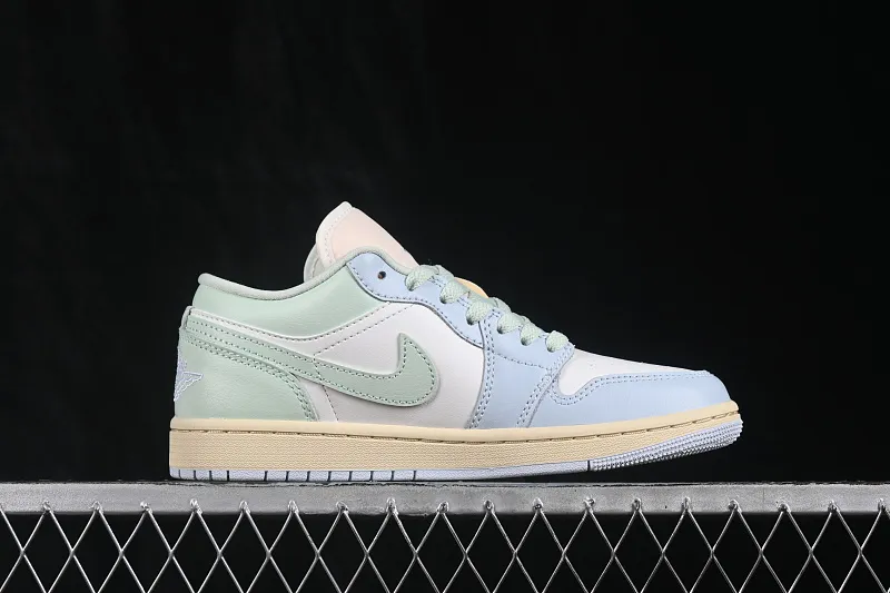 All categories Air Jordan Jordan series basketball shoes Air Jordan 1 Low G version pure original Air Jordan 1 Low AJ1 Joe 1 light blue color matching low-top cultural casual sneakers DC0774-108